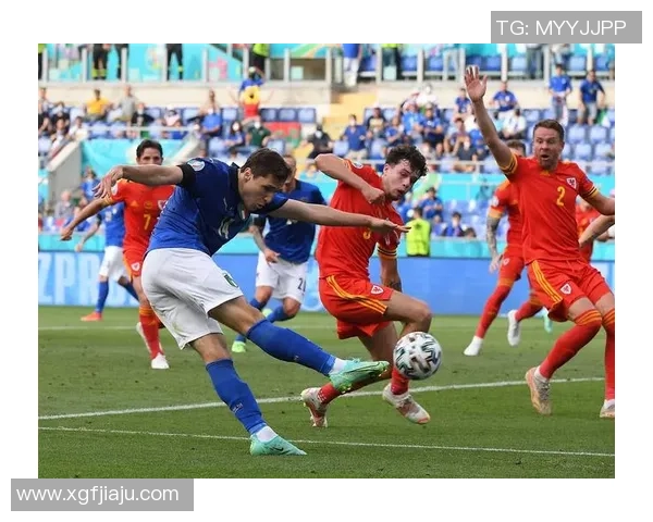 意大利足球巨星风采展现 球场英姿与荣耀瞬间回顾