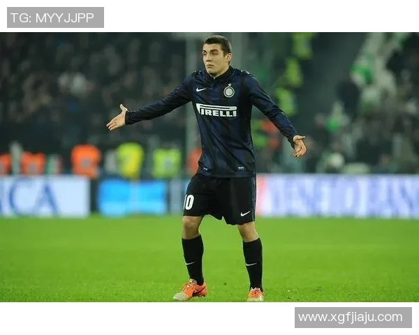 足球巨星撒娇瞬间曝光 球场外的萌态让人无法抗拒 足球巨星撒娇瞬间曝光 球场外的萌态让人无法抗拒